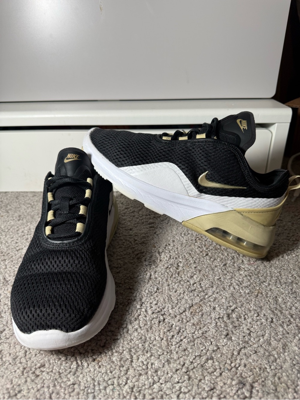 Nike Men’s Black and Gold Athletic Running Shoes